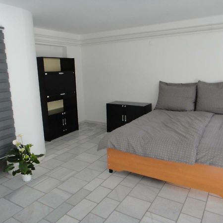 Liliom Apartment Seghedin Exterior foto