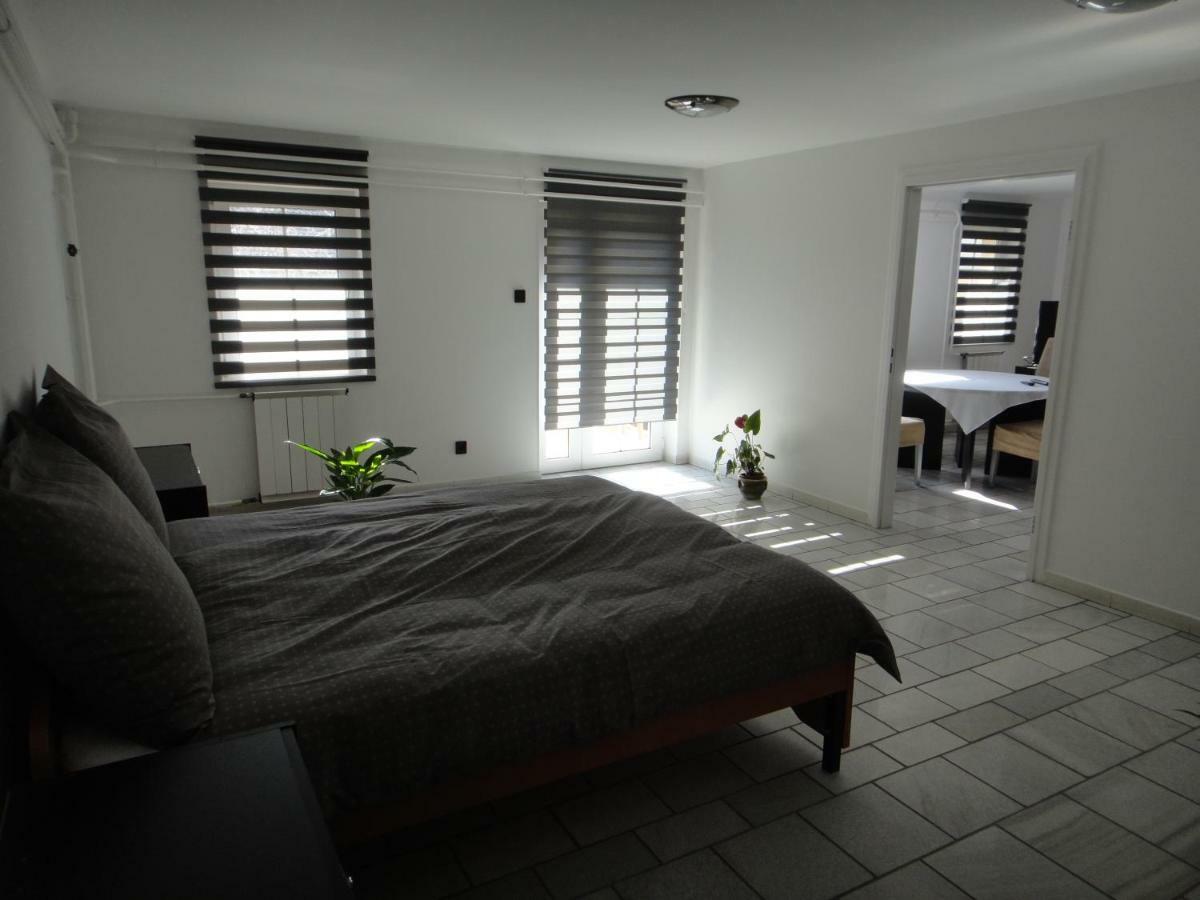 Liliom Apartment Seghedin Exterior foto
