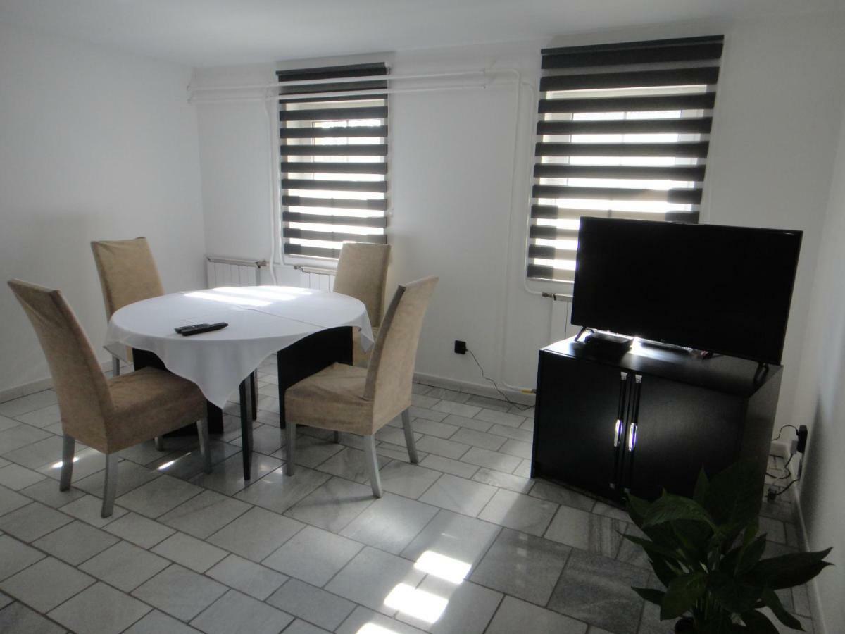 Liliom Apartment Seghedin Exterior foto