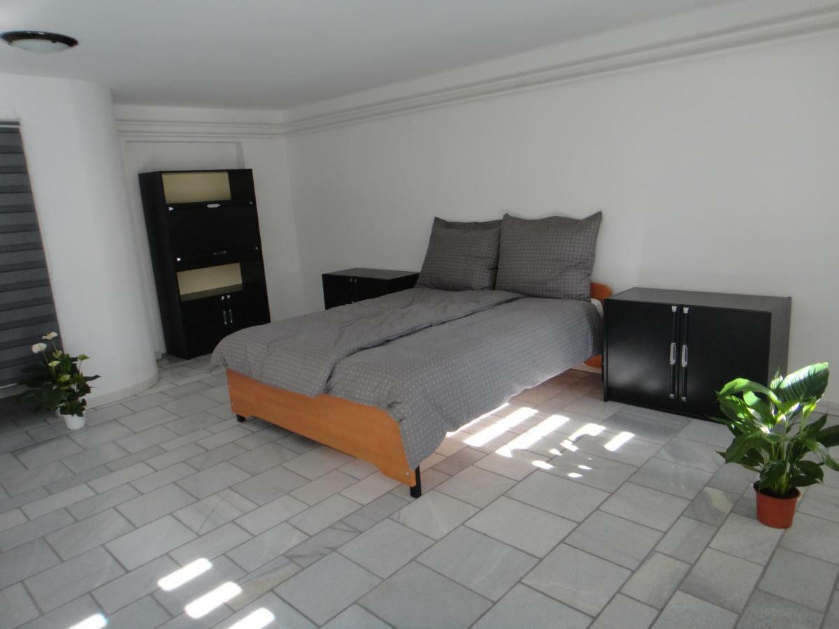 Liliom Apartment Seghedin Exterior foto